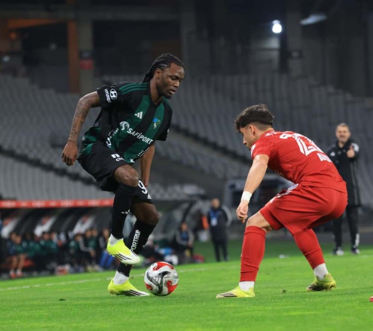 Beyoğlu Yeni Çarşı - Kocaelispor maçının ilk yarısından kareler