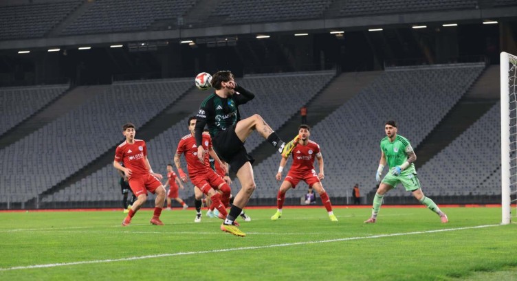 Beyoğlu Yeni Çarşı - Kocaelispor maçının ilk yarısından kareler