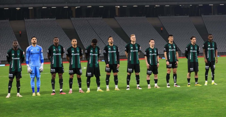 Beyoğlu Yeni Çarşı - Kocaelispor maçının ilk yarısından kareler
