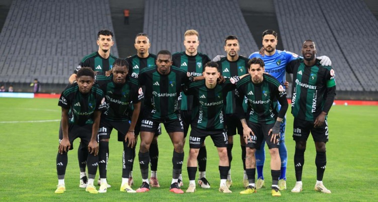 Beyoğlu Yeni Çarşı - Kocaelispor maçının ilk yarısından kareler