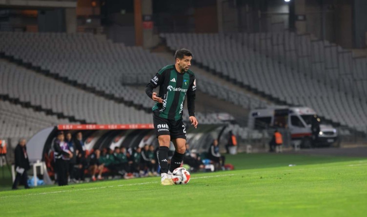 Beyoğlu Yeni Çarşı - Kocaelispor maçının ilk yarısından kareler