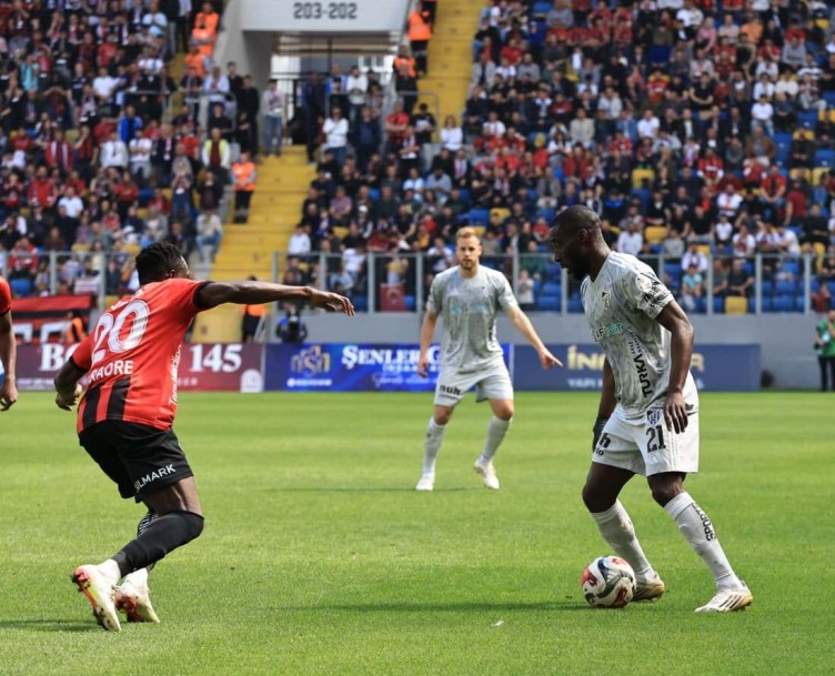 Gençlerbirliği - Kocaelispor maçının ilk yarısından kareler