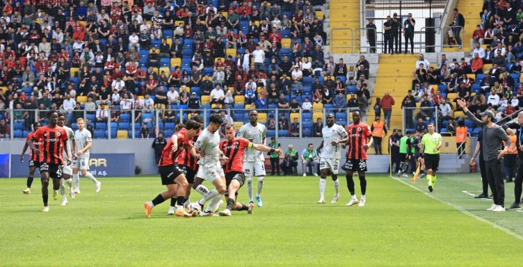 Gençlerbirliği - Kocaelispor maçının ilk yarısından kareler