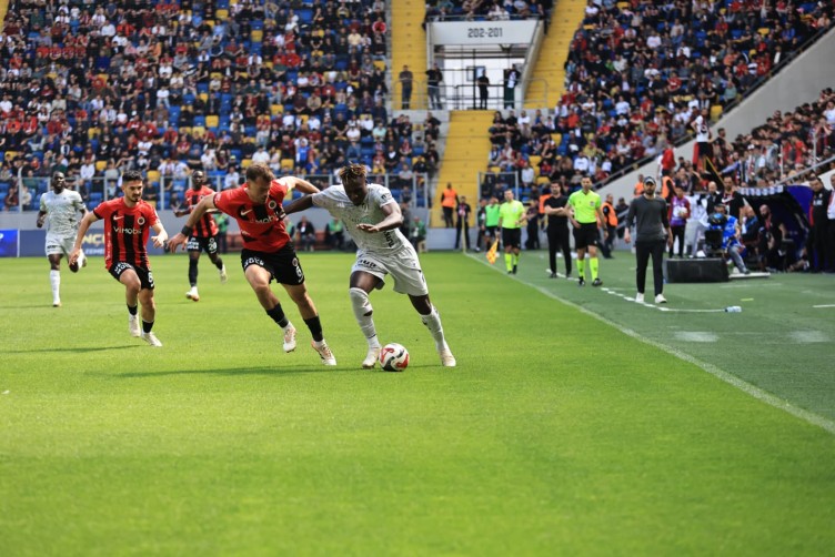 Gençlerbirliği - Kocaelispor maçının ilk yarısından kareler