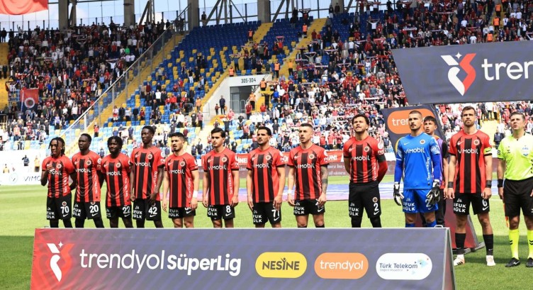 Gençlerbirliği - Kocaelispor maçının ilk yarısından kareler