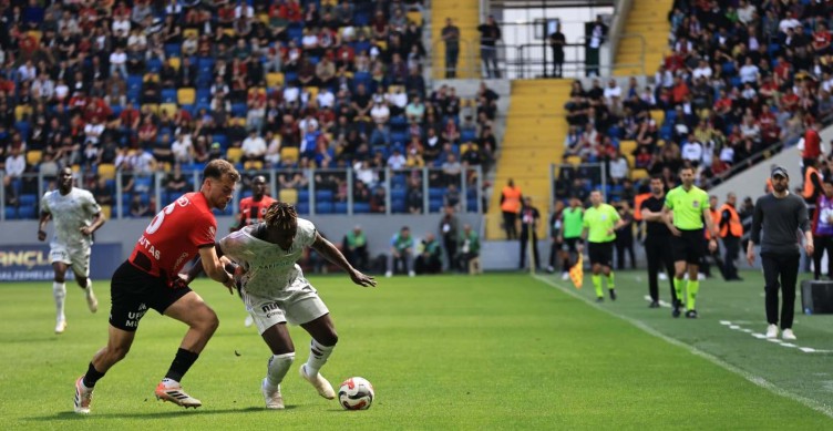 Gençlerbirliği - Kocaelispor maçının ilk yarısından kareler