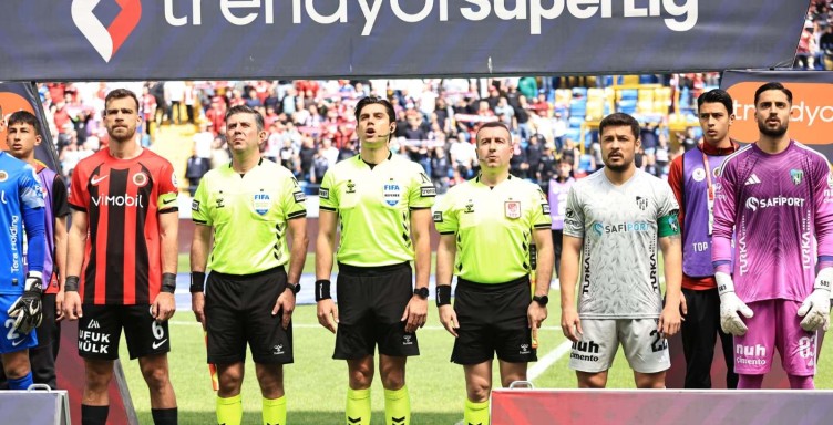 Gençlerbirliği - Kocaelispor maçının ilk yarısından kareler