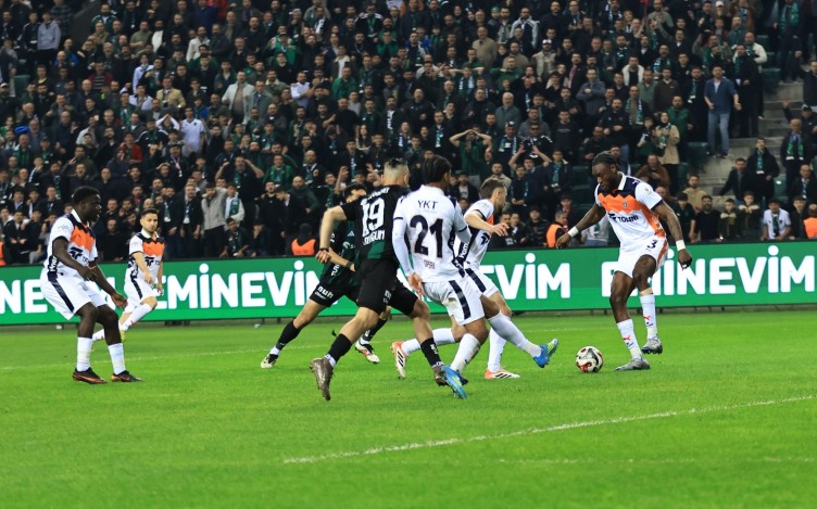 Kocaelispor - Başakşehir maçının fotoğraf galerisi