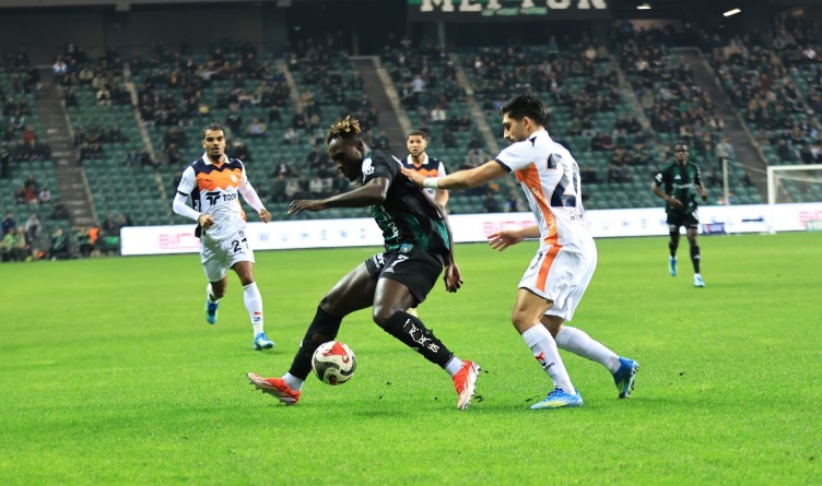 Kocaelispor - Başakşehir maçının fotoğraf galerisi