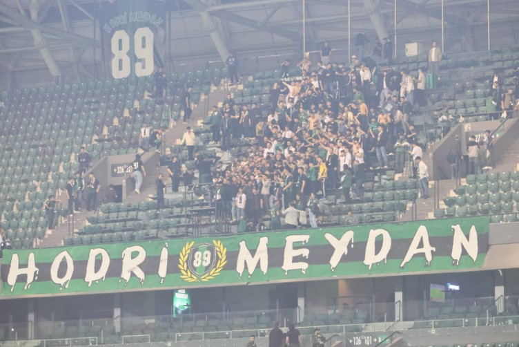 Kocaelispor-Karagümrük maçında tribün görüntüleri