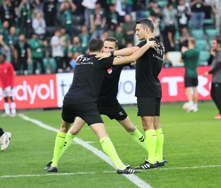 Kocaelispor-Karagümrük maçında tribün görüntüleri