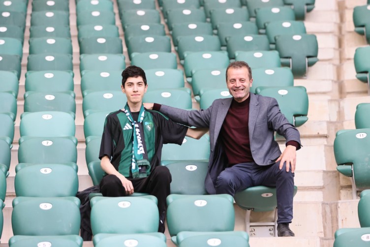 Kocaelispor-Karagümrük maçında tribün görüntüleri