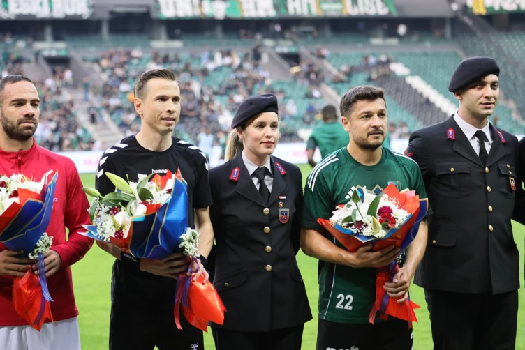 Kocaelispor-Karagümrük maçında tribün görüntüleri