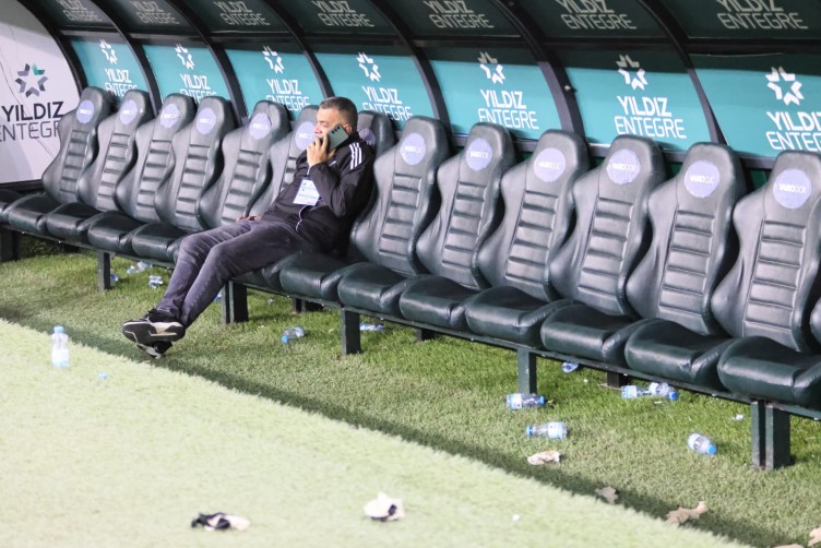 Kocaelispor-Karagümrük maçında tribün görüntüleri