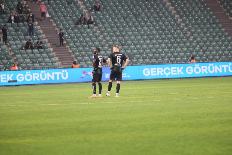 Kocaelispor-Karagümrük maçında tribün görüntüleri