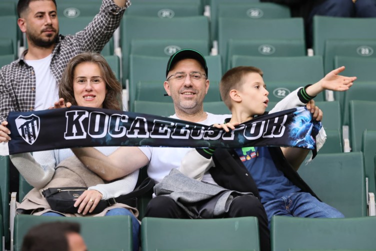 Kocaelispor-Karagümrük maçında tribün görüntüleri