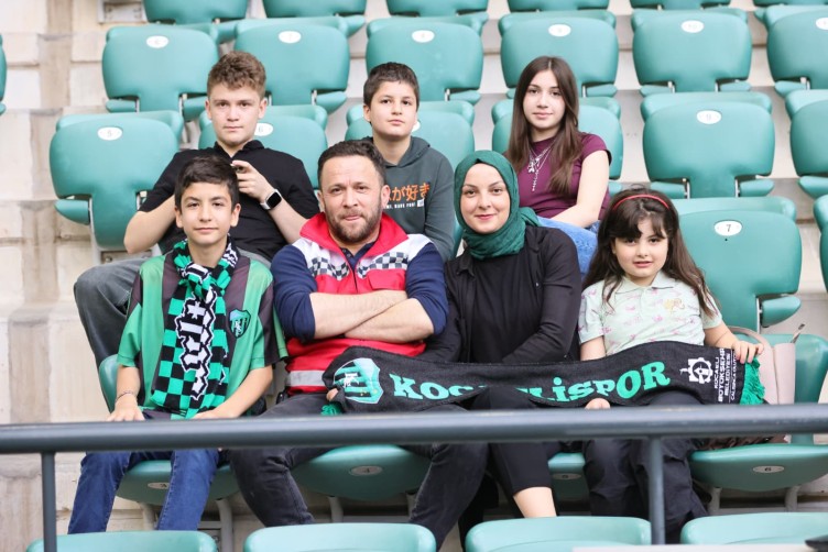 Kocaelispor-Karagümrük maçında tribün görüntüleri