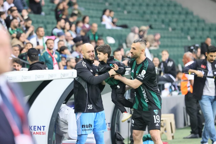 Kocaelispor-Karagümrük maçında tribün görüntüleri
