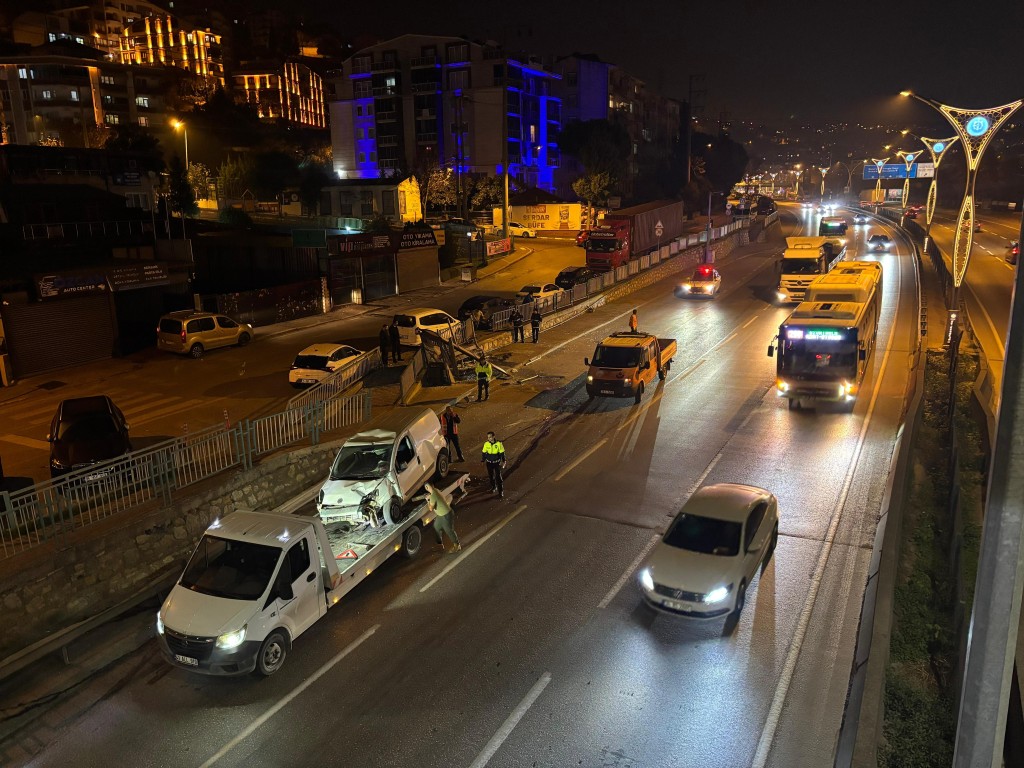 İzmit'te korkutan kaza: Ya durakta yolcu olsaydı! 