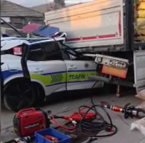 Polis aracının TIR’la çarpıştığı kazada 1 şehit