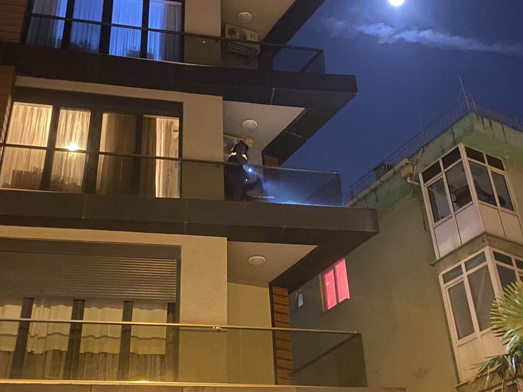 Balkondan düşerek hayatını kaybetti