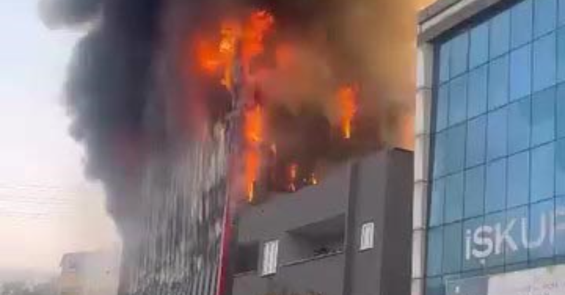 Gökyüzü dumanla kaplandı!