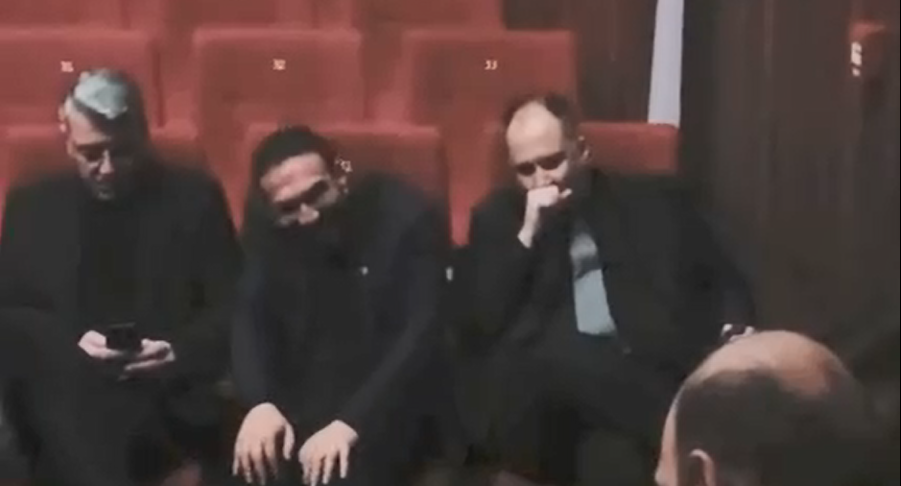 Koç'tan, CHP paylaşımı: “Kürsüde gözü yaşlı, inince hahaha hihihi”