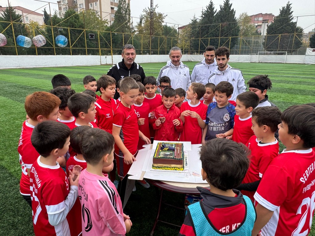 Yetenekli Ege’ye doğum günü sürprizi! 