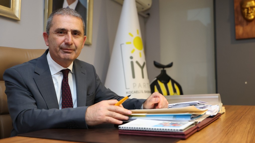 Siyasette ve meslekte saygın başkan: Av. Kamil Şirin