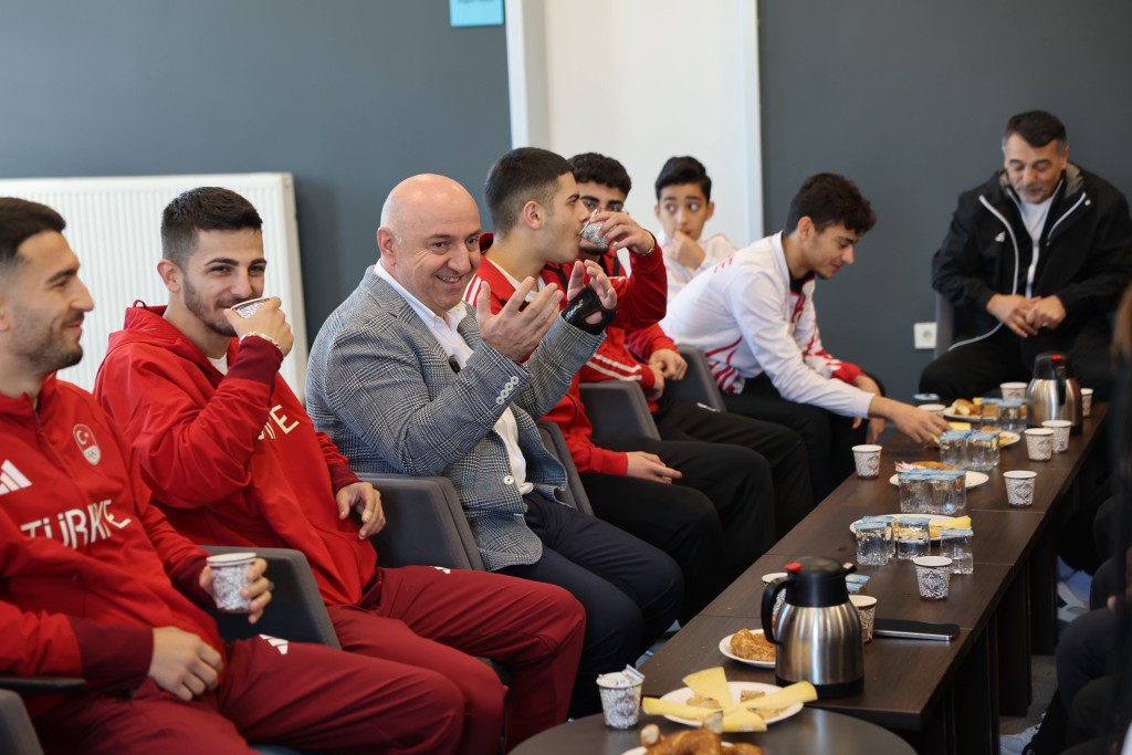 Başkan Bıyık, başarılı sporcuları tebrik etti