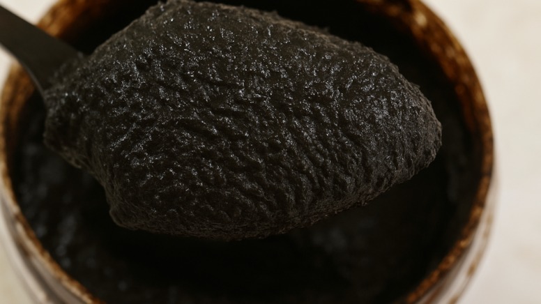 Ne tahin ne pekmez: Saatlerce dövülüyor, 1 kaşığı enerji veriyor!