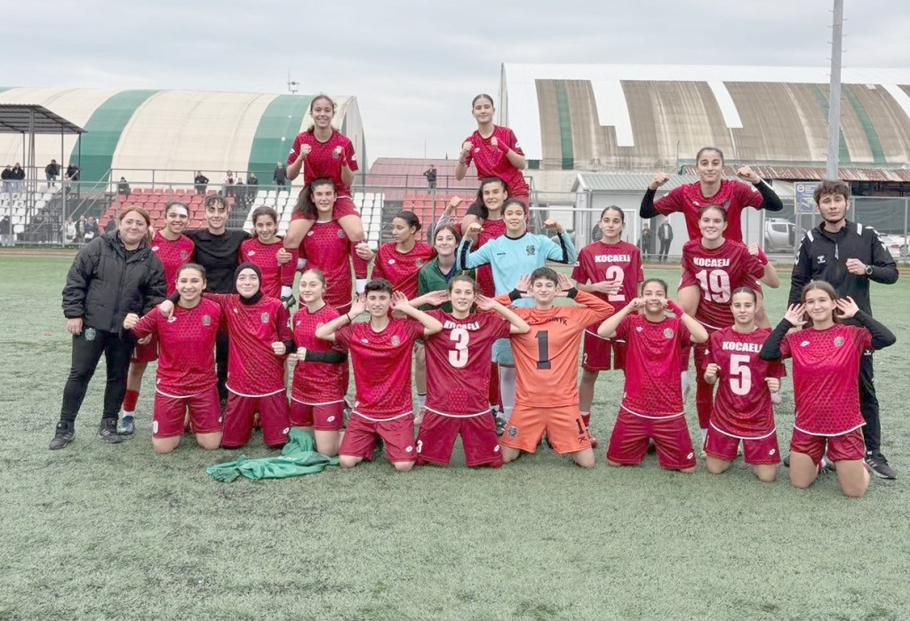 Kızlar Sakaryaspor’u devirdi