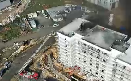 İşçiler çatıda mahsur kaldı!