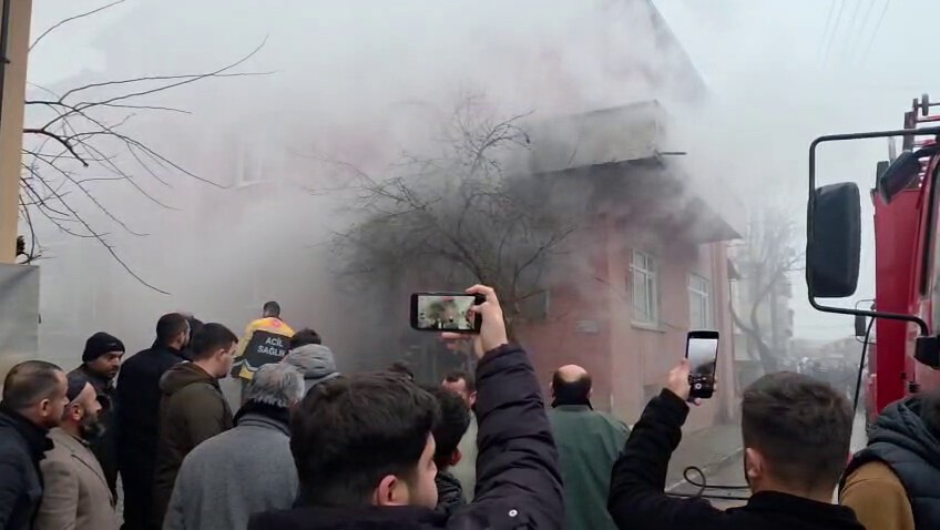 Komşuda korkutan yangın!