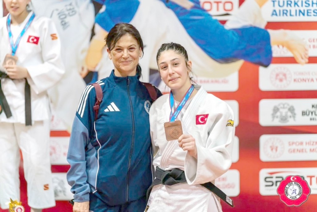 Büşra Ceylin’den üçüncülük