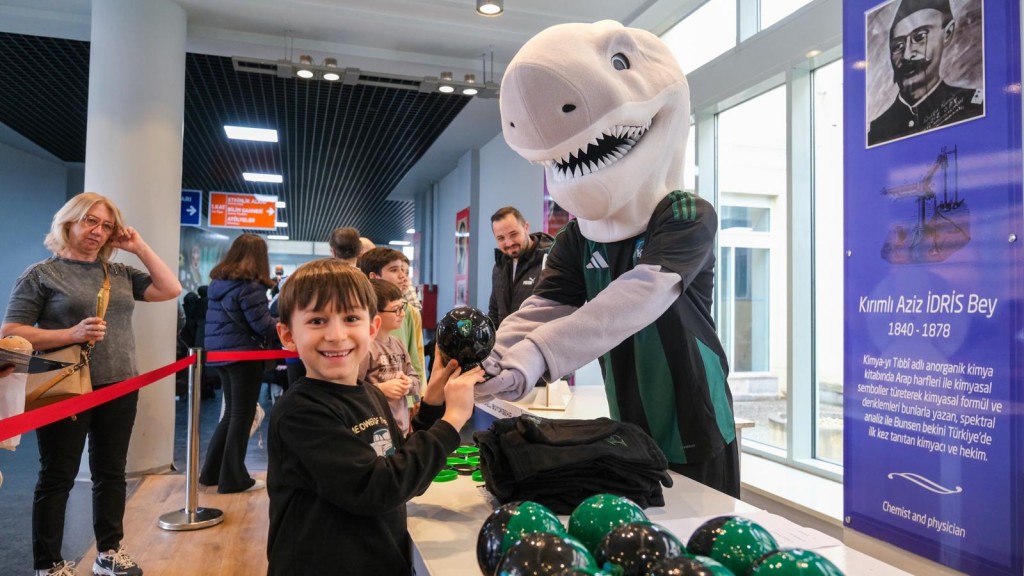 “Okula Bi’ Mola” da Kocaelispor coşkusu