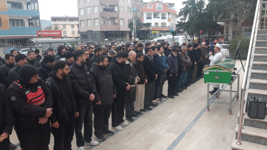 Kocaeli'de bıçaklanarak öldüren genç toprağa verildi