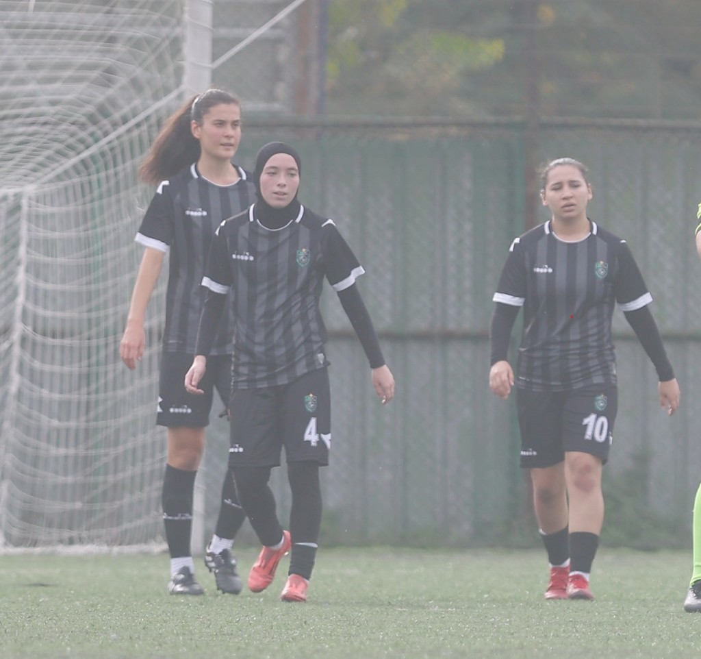 Sakaryasporlu kadın futbolcular kavga çıkardı