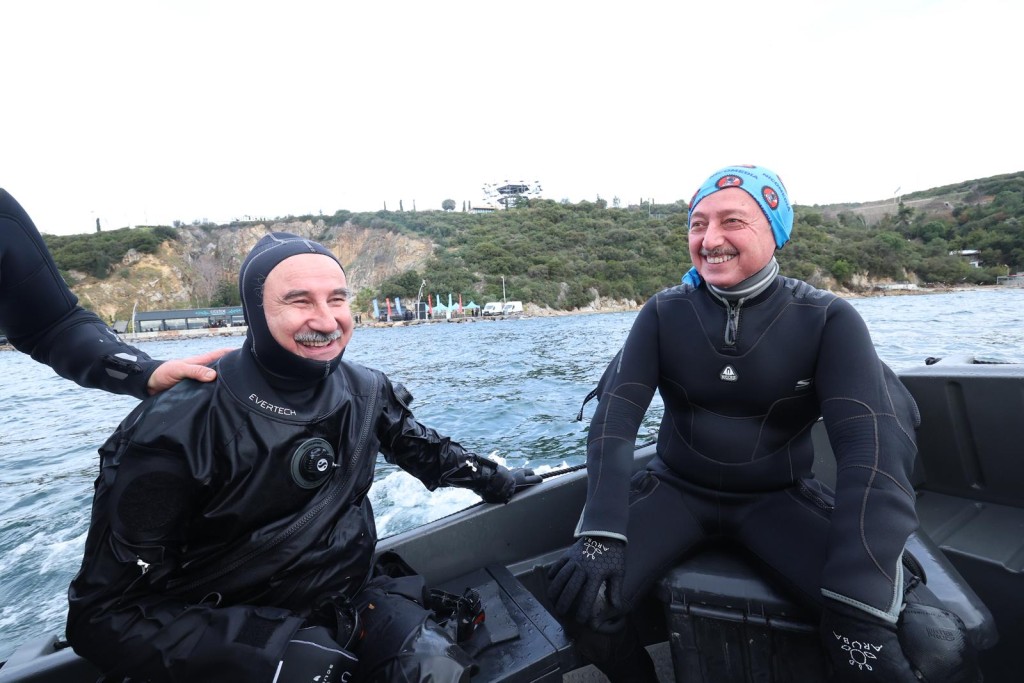 Başkan Büyükakın bu sefer Eskihisar’da dalış yaptı!