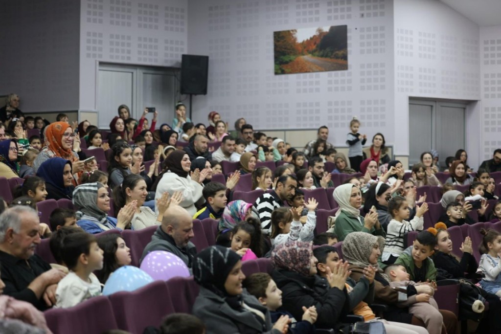 Kocaeli'de çocuklar doyasıya eğlendi