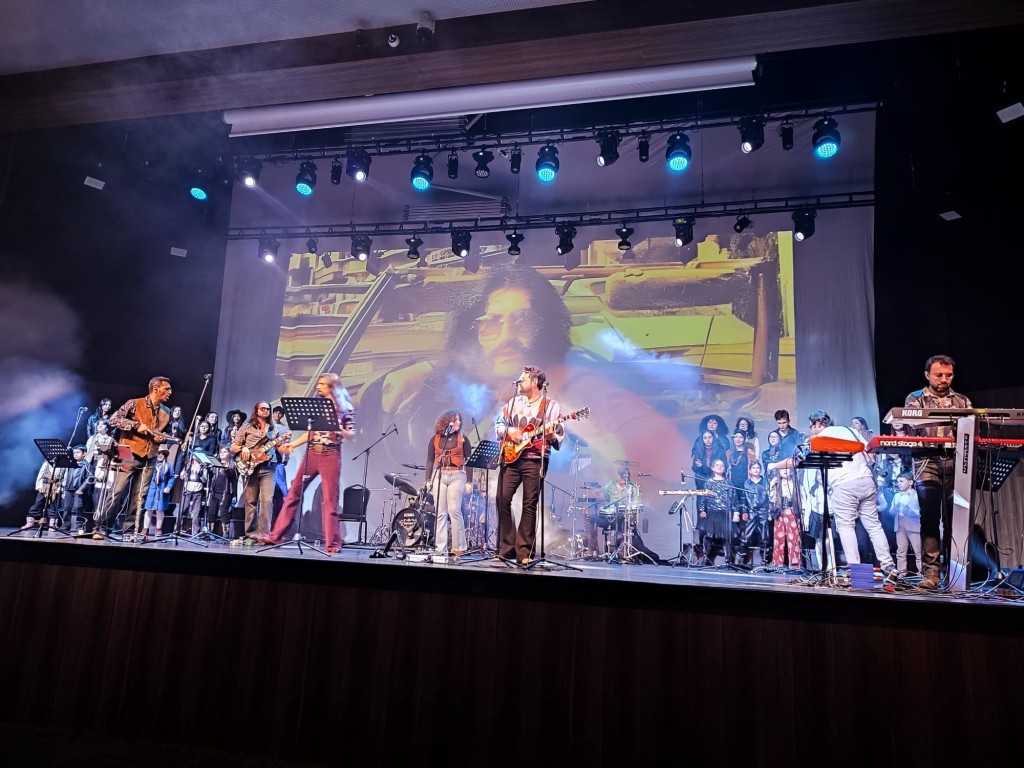  Kocaeli'de öğrenciler Barış Manço şarkılarıyla yarıştı