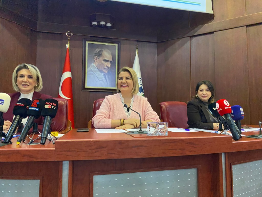 İzmit meclisinde “şeffafların kraliçesi” tartışması!