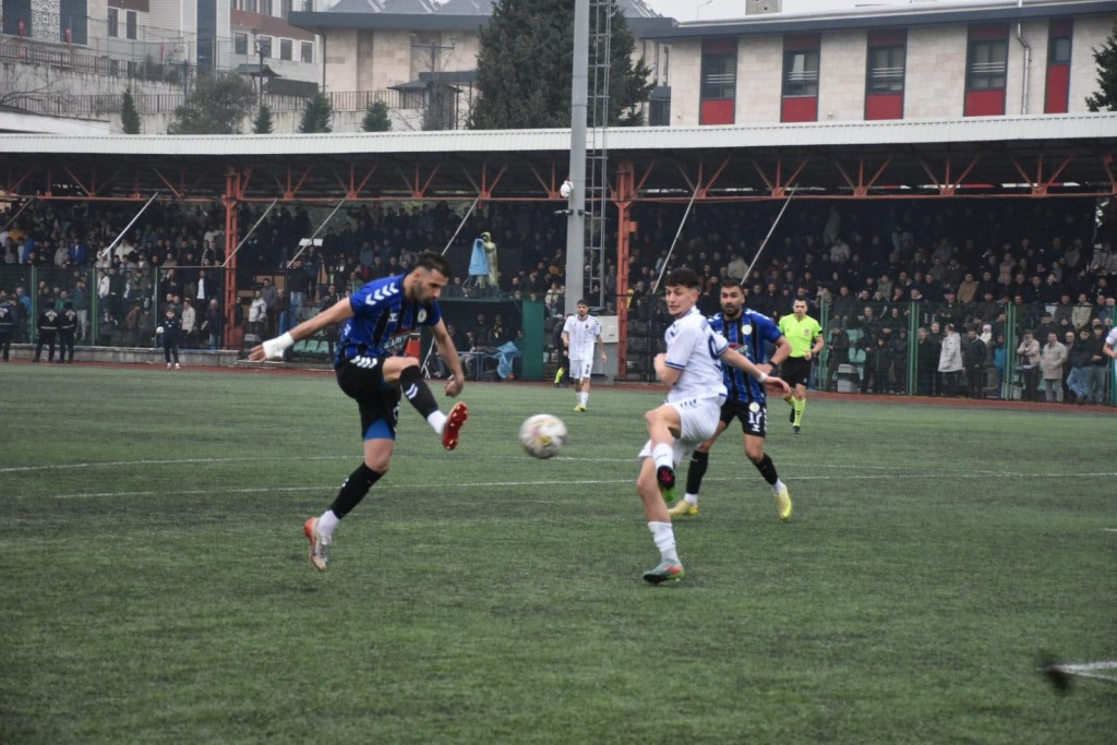 Karamürselspor Hendek’i elinden kaçırdı 