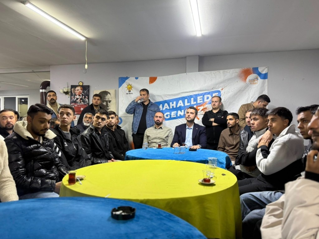 AK Parti İzmit Gençlik Kolları İzmit’te sahaya yayılıyor