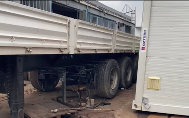 Kocaeli'de işçi konteyner ile dorse arasına sıkıştı!