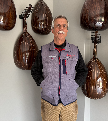 Kocaelili Burhan ustanın kişiye özel udları dünyaya açılıyor