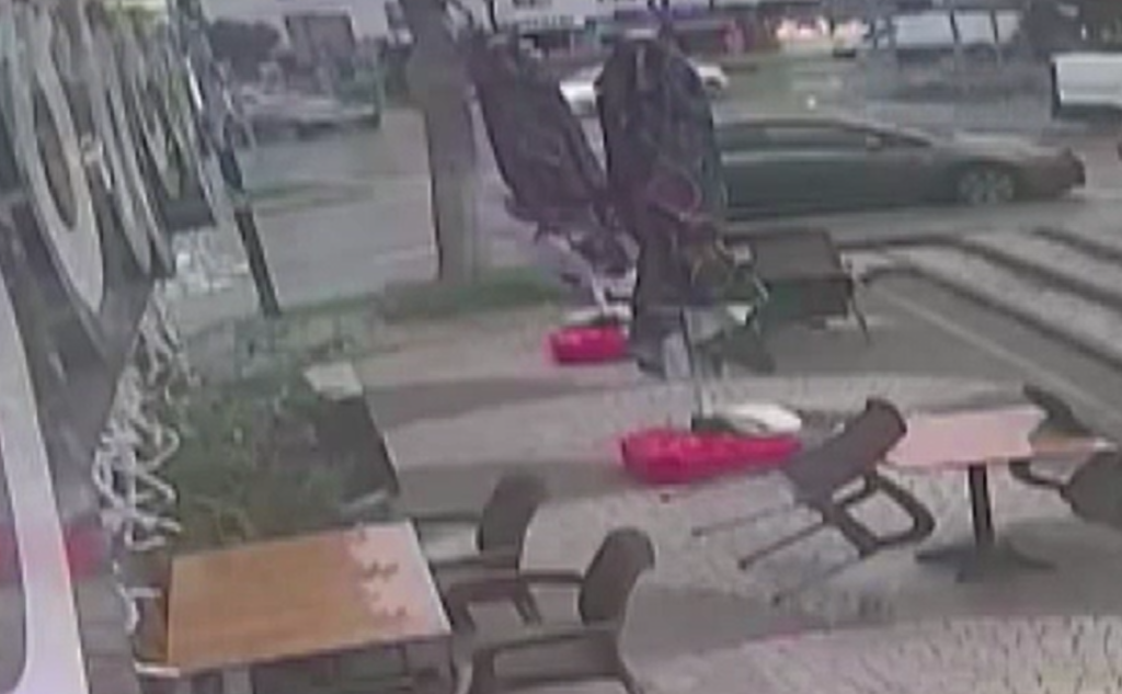 Kontrolü kaybetti, kliniğin içine daldı!