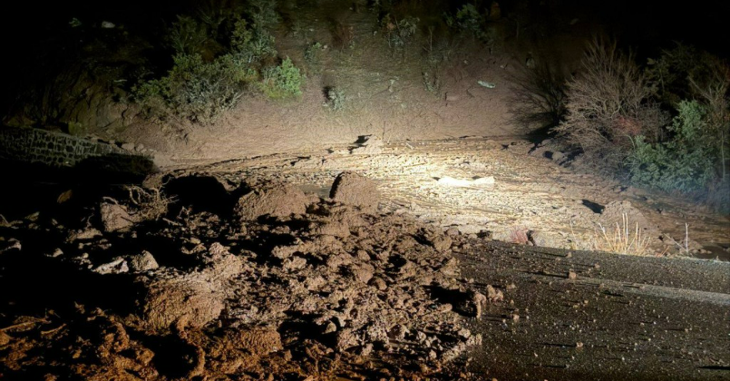 Heyelan nedeniyle ulaşıma kapandı