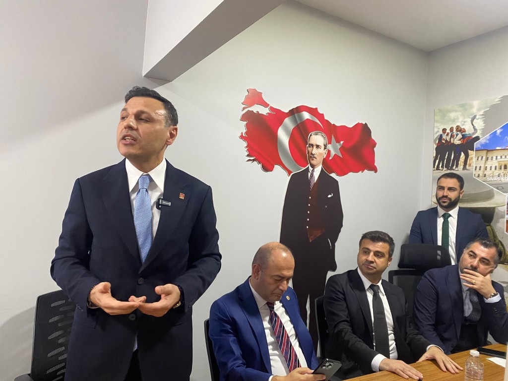 Özgür Çelik, Sivaslı hemşehrileriyle bir araya geldi