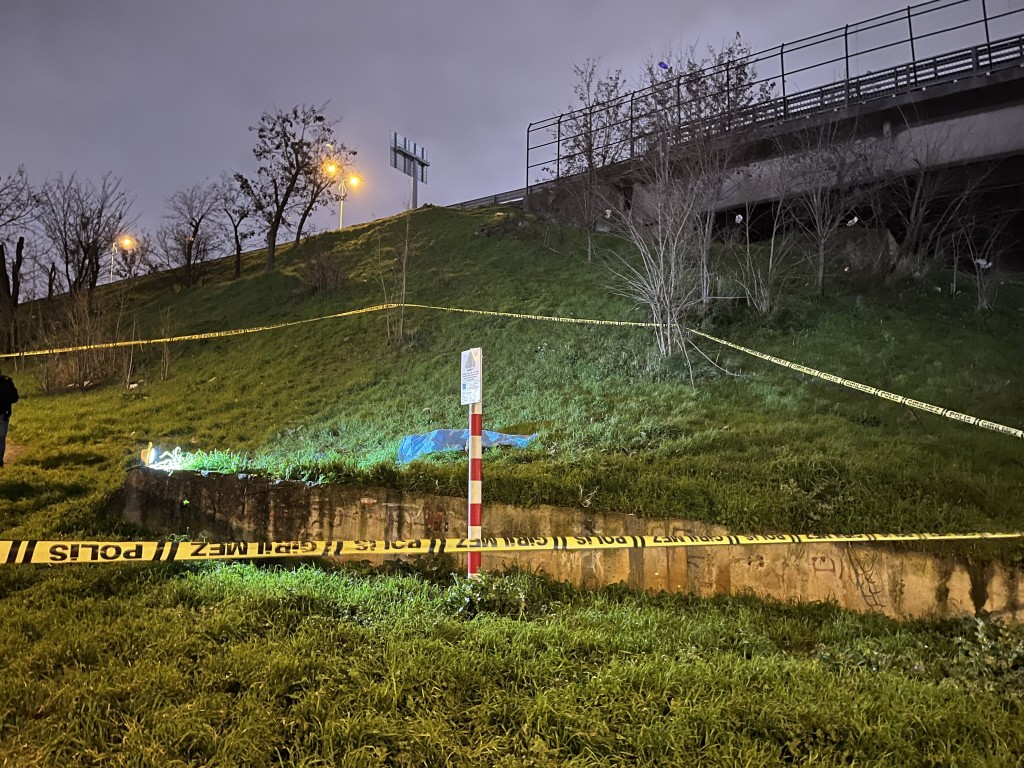 Otoyolda erkek cesedi bulundu!